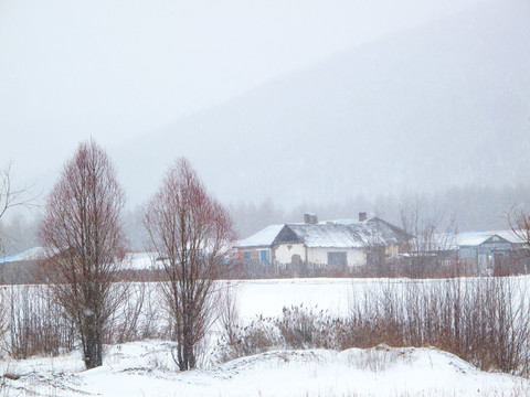 下雪的山村