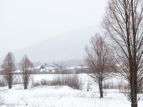 下雪的山村