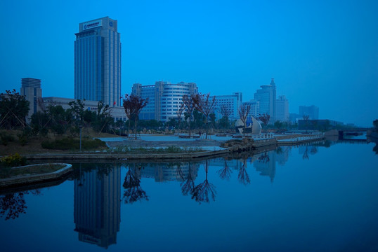 城市晨曦