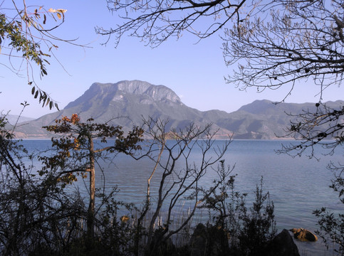 泸沽湖格姆神山