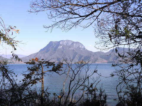 泸沽湖格姆神山