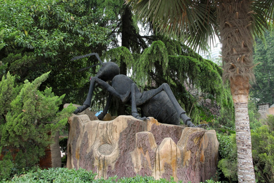 雕塑蚂蚁