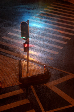 下雨天的马路
