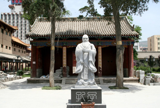 甘肃省天水文庙孔子雕像