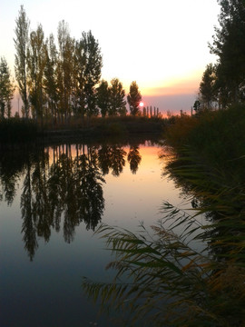 小河夕阳水影