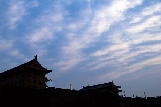 蓝天下的西安明城墙