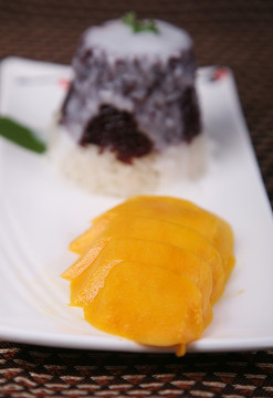 芒果椰汁糯米甜饭