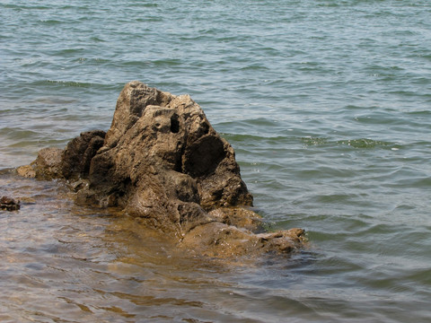 碧水礁石