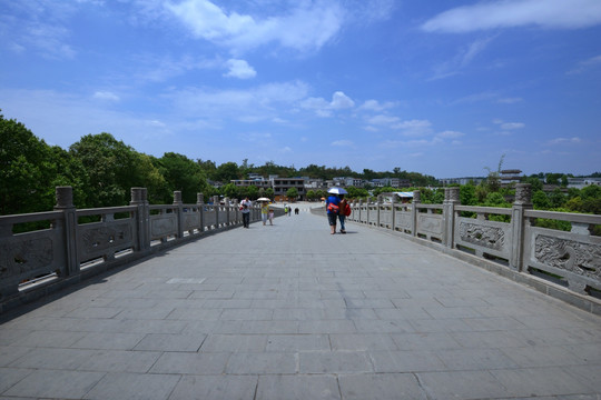 古镇黄龙溪廊桥表面