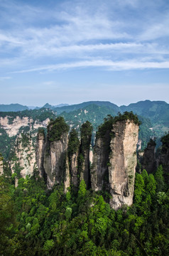 山脚下