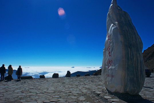 夹金山