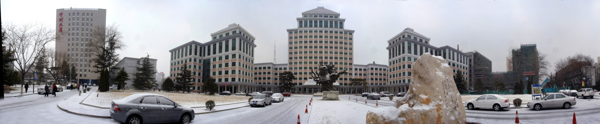 中央财经大学180雪景
