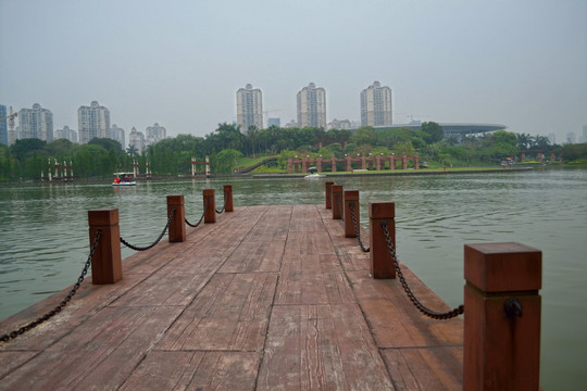 公园 湖水 湖面 桥 休闲生活