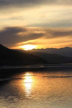 赛里木湖夕阳