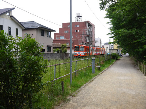 东京居民楼  电车