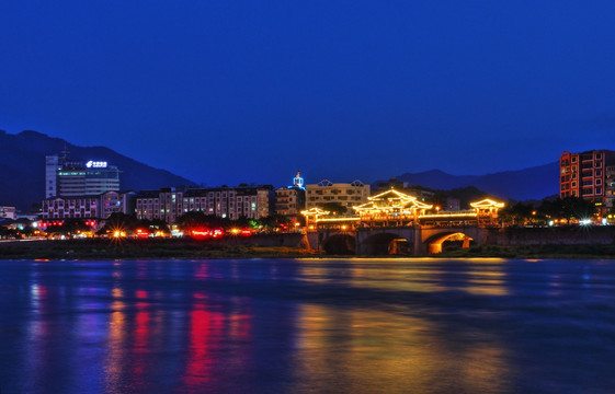 雅安廊桥夜景