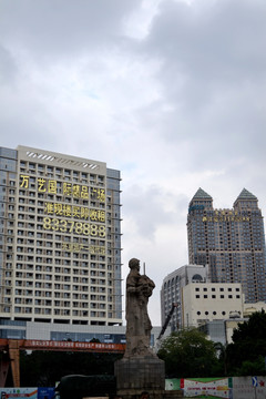 蓝天白云 城市风景 雕塑艺术