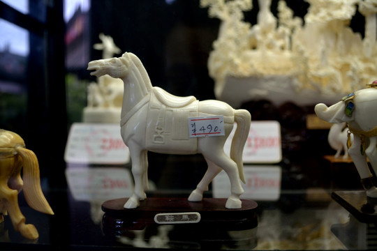 骨雕 艺术品 雕塑 马 战马