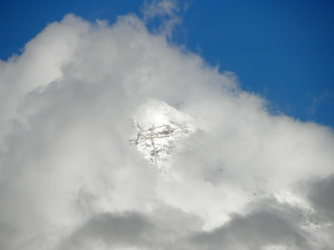 云雾中的珠峰