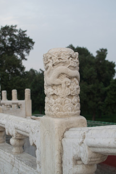 雕刻栏柱