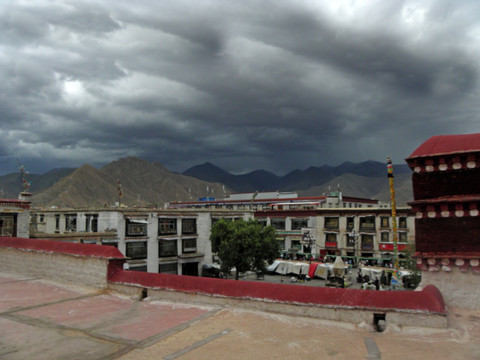 西藏拉萨大昭寺前广场