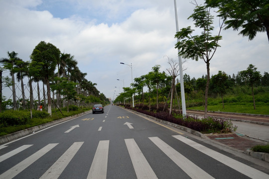 公路 道路 人行道 蓝天白云