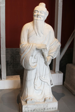 子路 雕像