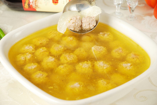 凤梨圆子煲汤