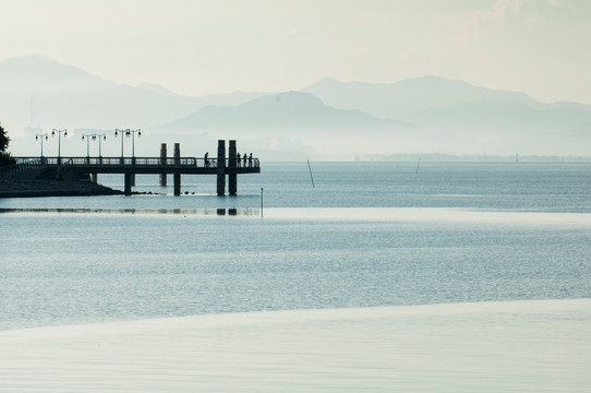 海边楼台