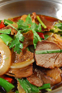 干锅带皮黄牛肉