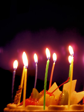 生日蛋糕 庆生 燃烧的蜡烛