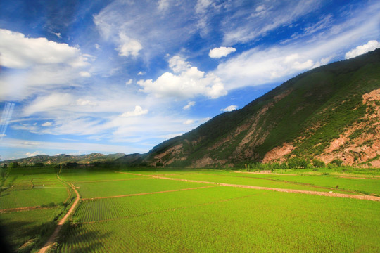 山间田野