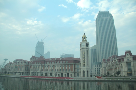 天津津湾广场建筑  海河边