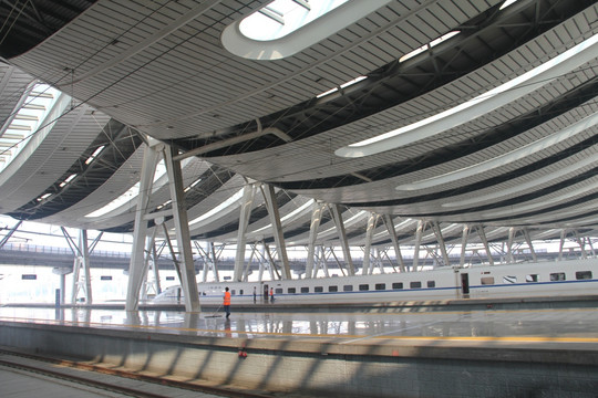 北京南站动车 钢体结构