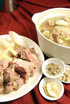 萝卜煲龙骨