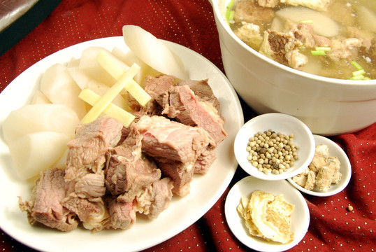 萝卜煲龙骨
