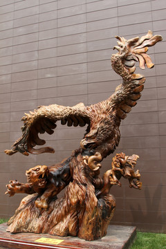 鹰虎斗 木雕