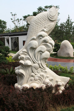 鲤鱼雕塑