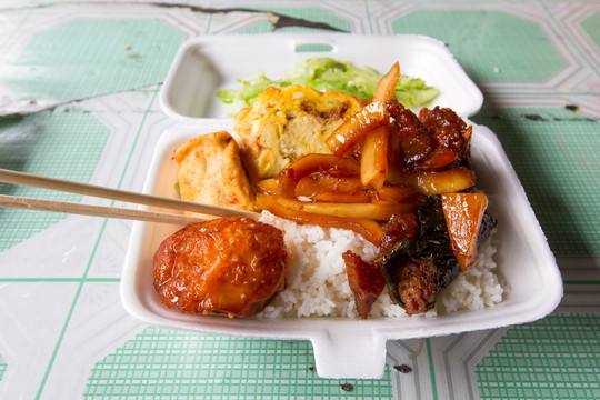 越南特色美食 椰肉炒猪肉