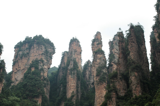 笔直奇峰