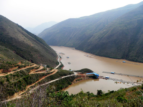 公路 山路 河流