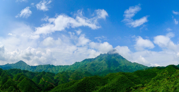 广西横县镇龙大圣山全景图（非高清）