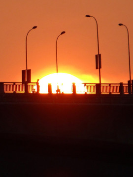 日落桥上