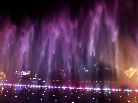 音乐喷泉 紫色水雾
