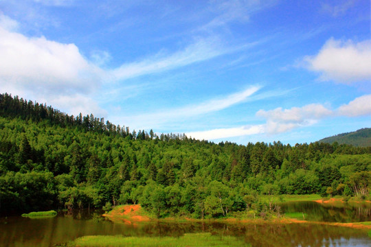 香格里拉属都湖