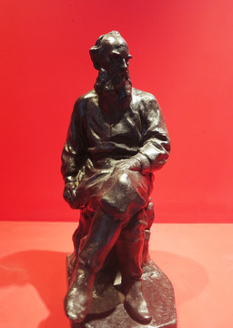 列夫 托尔斯泰铜像