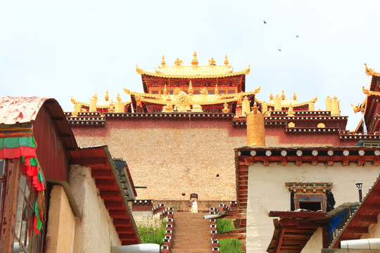 香格里拉的松赞林寺