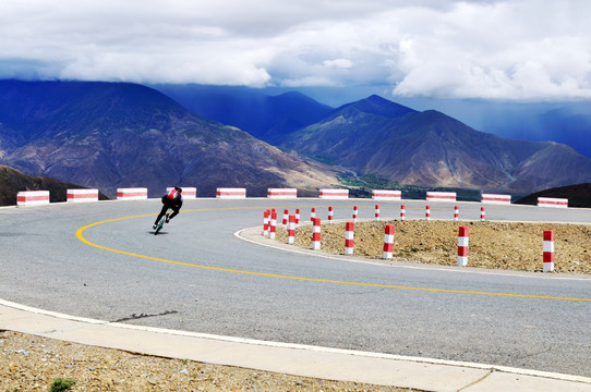 青藏高原盘山公路