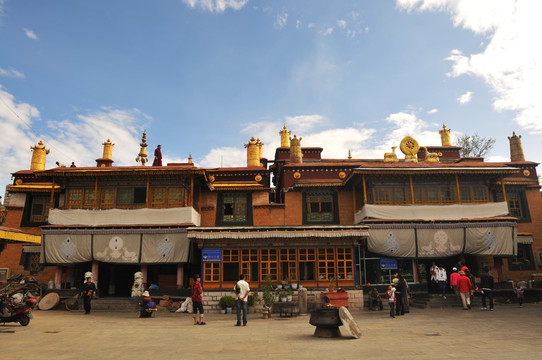 西藏拉萨扎基寺大殿