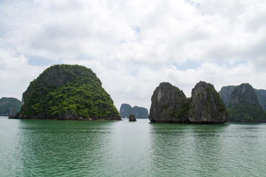 越南下龙湾 海上桂林风光